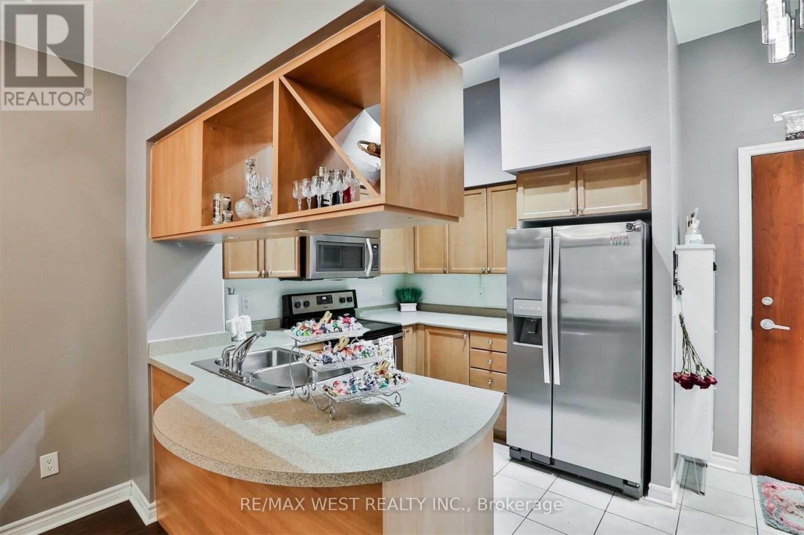 Gv-108 - 330 Princess Royal Drive, Mississauga, Ontario  L5B 4M8 - Photo 8 - W12738412