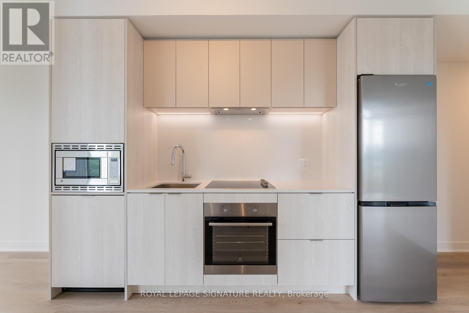 1204 - 86 Dundas Street E, Mississauga, Ontario  L5A 1W4 - Photo 5 - W12738474