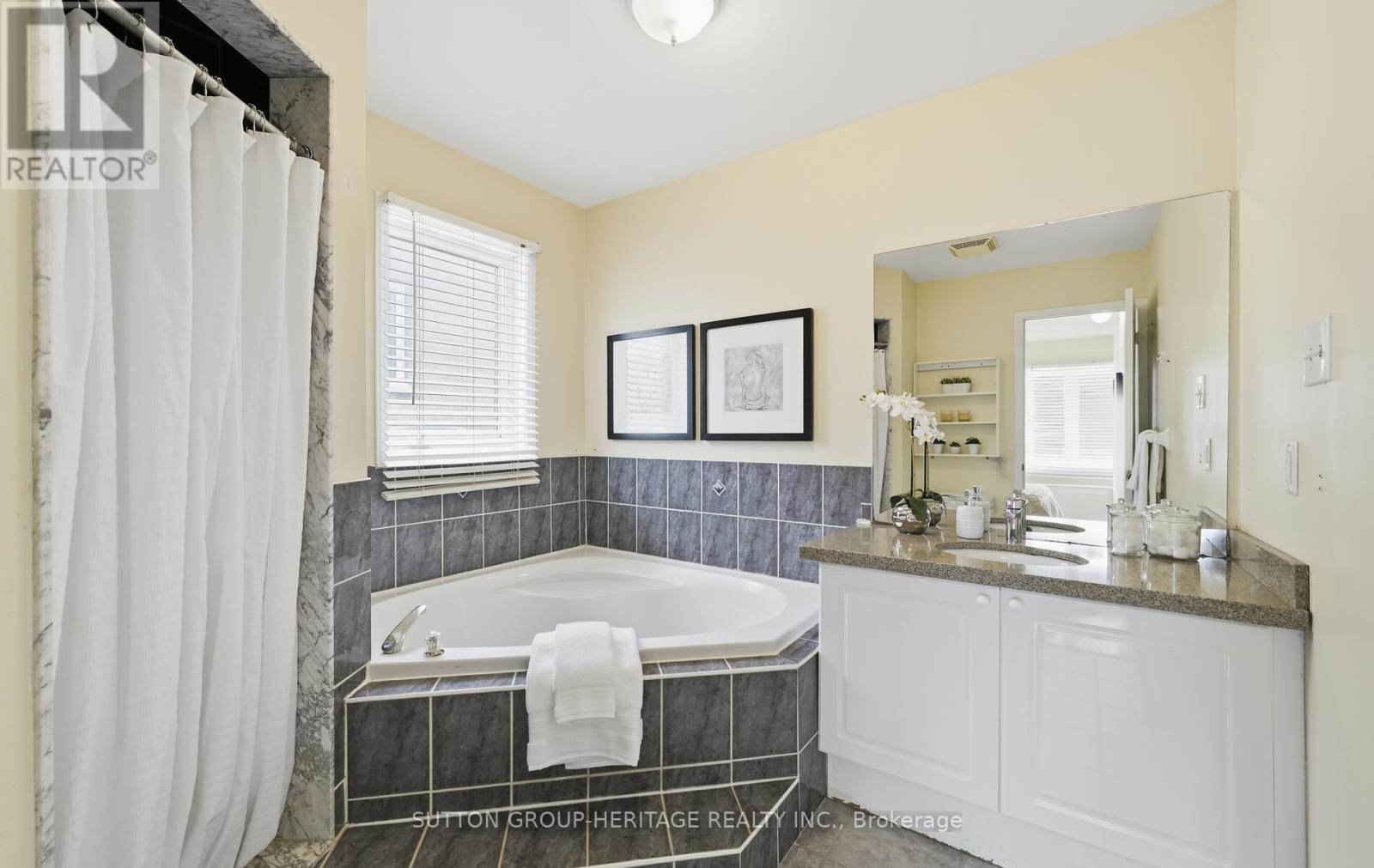 717 Dolly Bird Lane, Mississauga, Ontario  L5W 1C7 - Photo 13 - W12738484