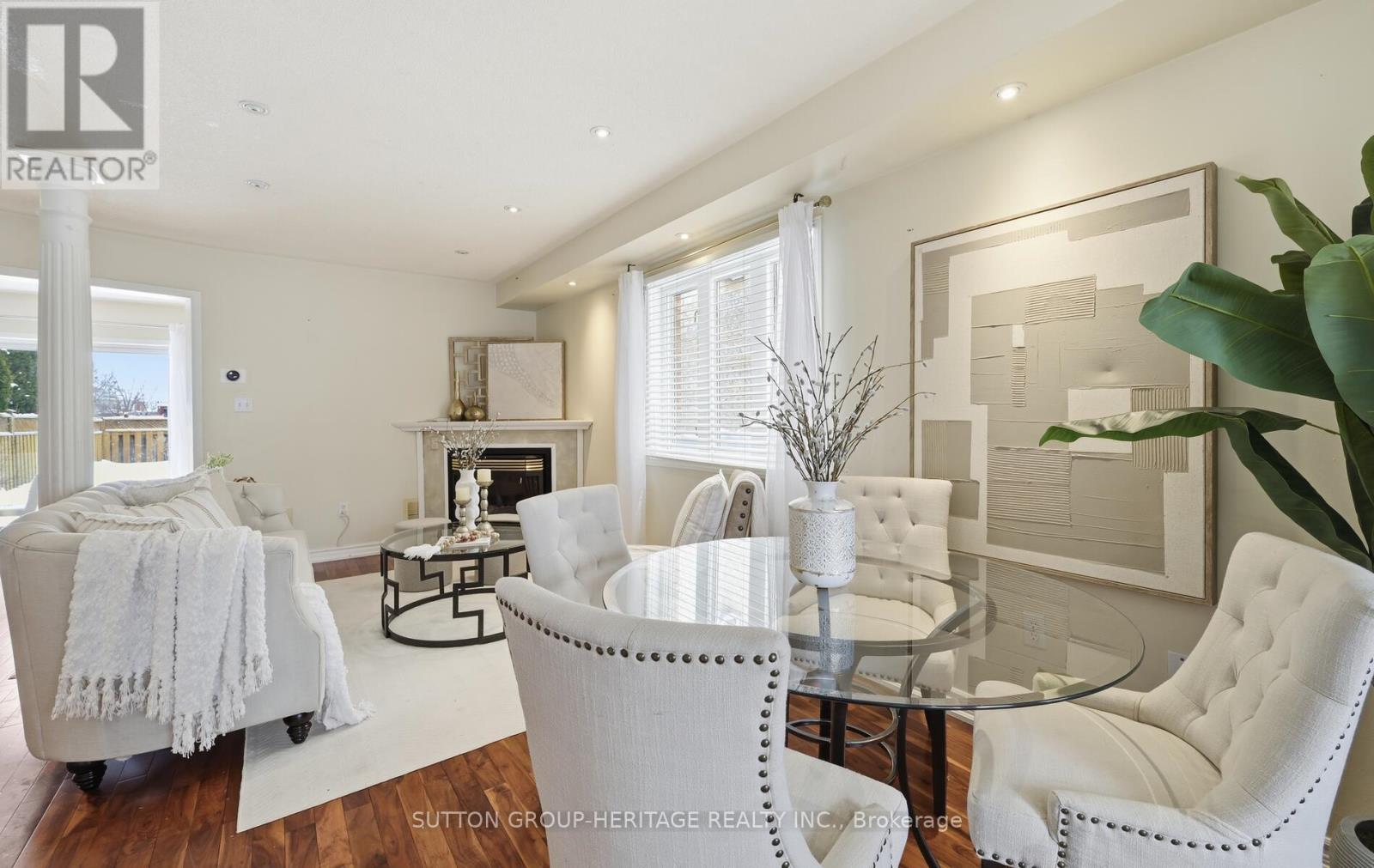 717 Dolly Bird Lane, Mississauga, Ontario  L5W 1C7 - Photo 3 - W12738484