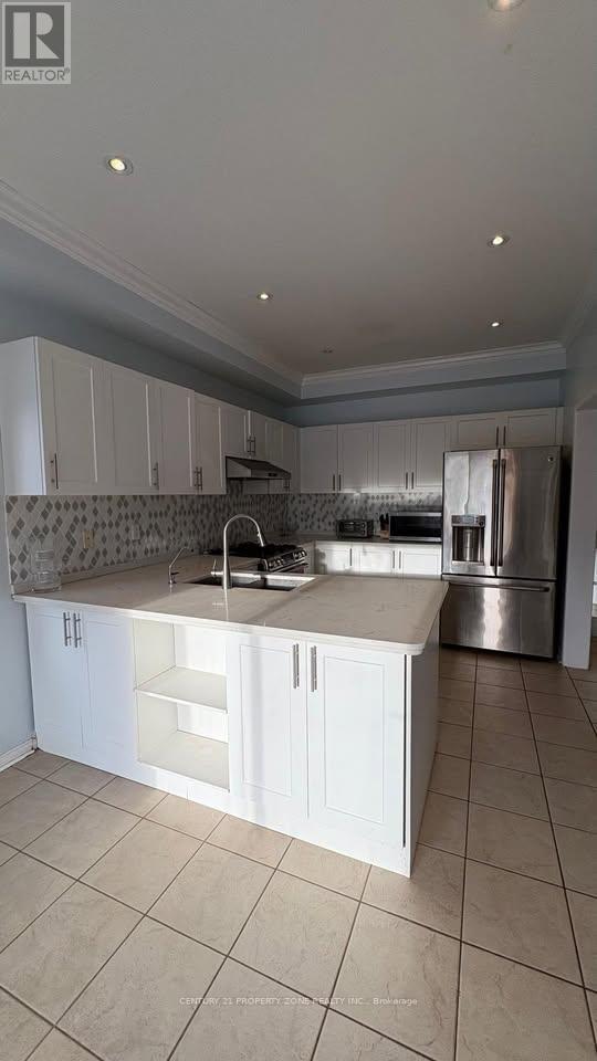 16 Cottontail Road, Brampton, Ontario  L7A 3R3 - Photo 2 - W12738514