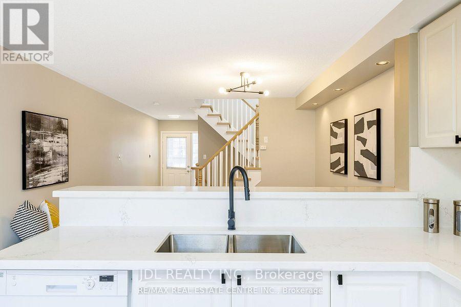 873 Gazley Circle, Milton, Ontario  L9T 6L7 - Photo 5 - W12738520