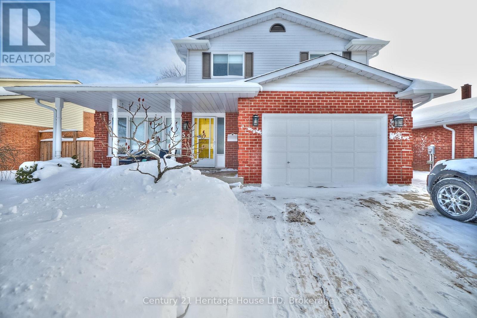 57 Keefer Road, Thorold, Ontario  L2V 4W5 - Photo 1 - X12738556