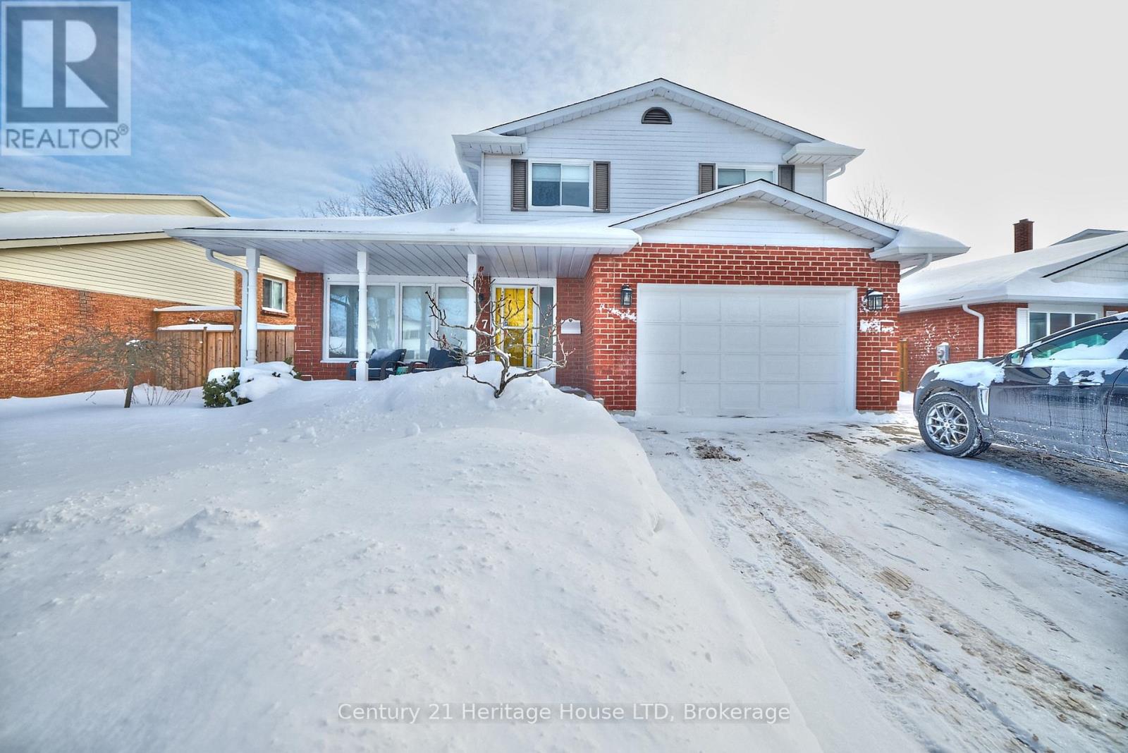 57 Keefer Road, Thorold, Ontario  L2V 4W5 - Photo 2 - X12738556