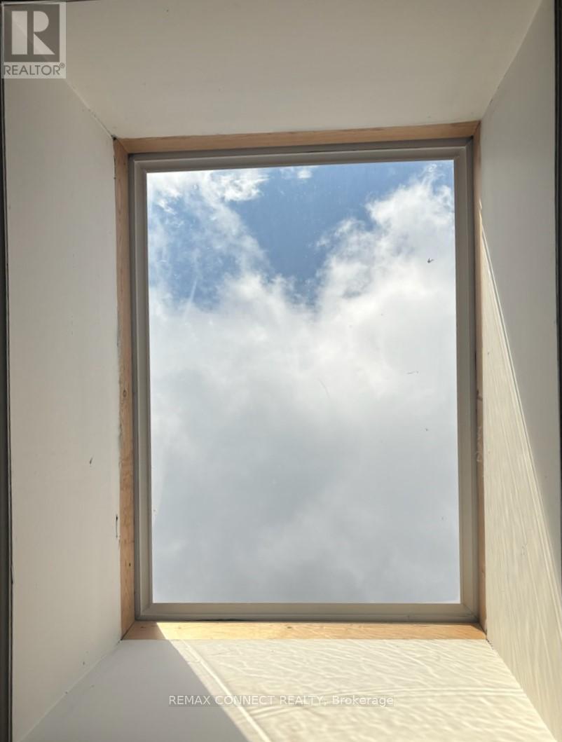 4 - 68 Harwood Avenue S, Ajax, Ontario  L1S 2H6 - Photo 6 - E12568134