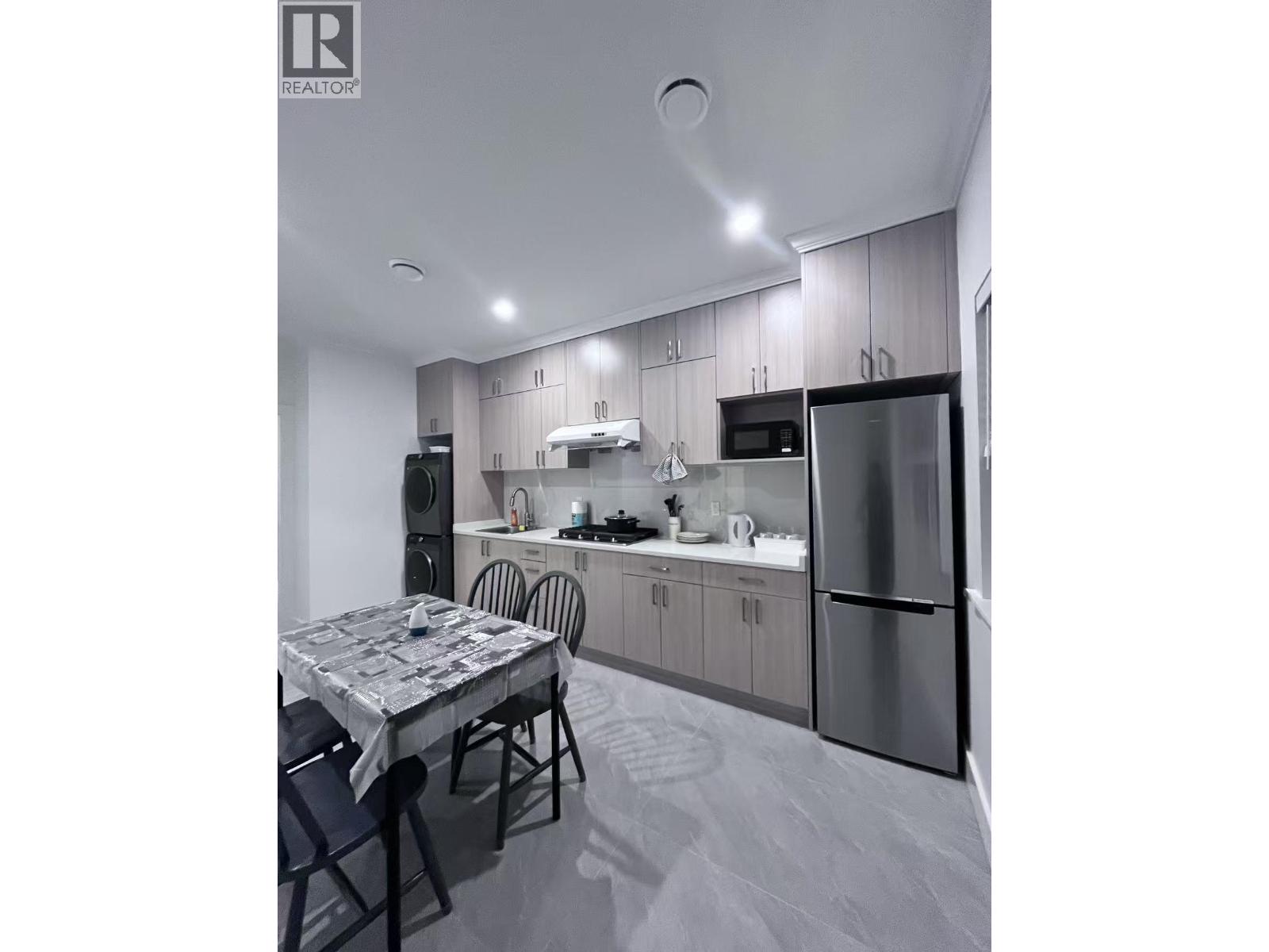 2 1538 E 61 Avenue, Vancouver, British Columbia  V5P 2J4 - Photo 2 - R3084480