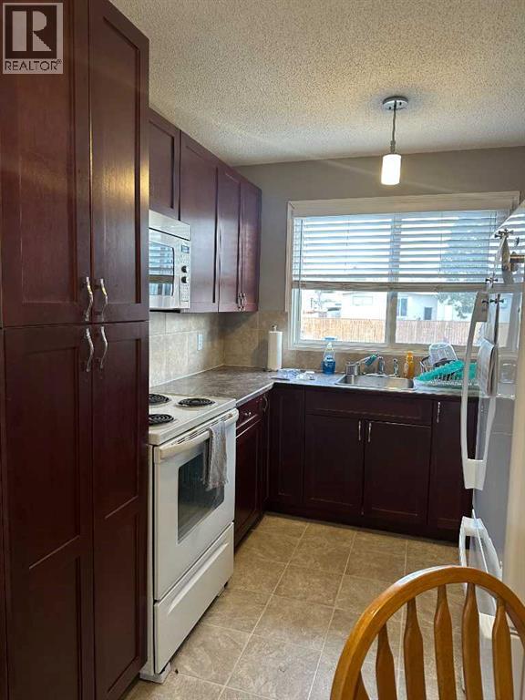 5813 47 Street, Taber, Alberta  T1G 1E2 - Photo 6 - A2270019