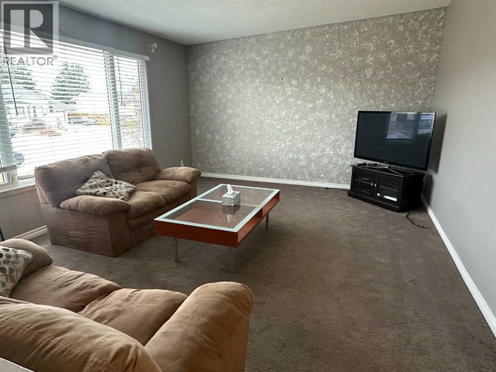 5813 47 Street, Taber, Alberta  T1G 1E2 - Photo 3 - A2270019