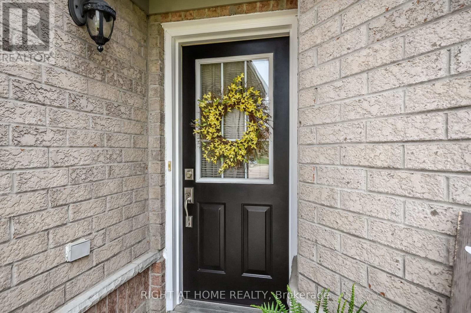 13 Couples Court, Barrie, Ontario  L4M 6V5 - Photo 2 - S12733936