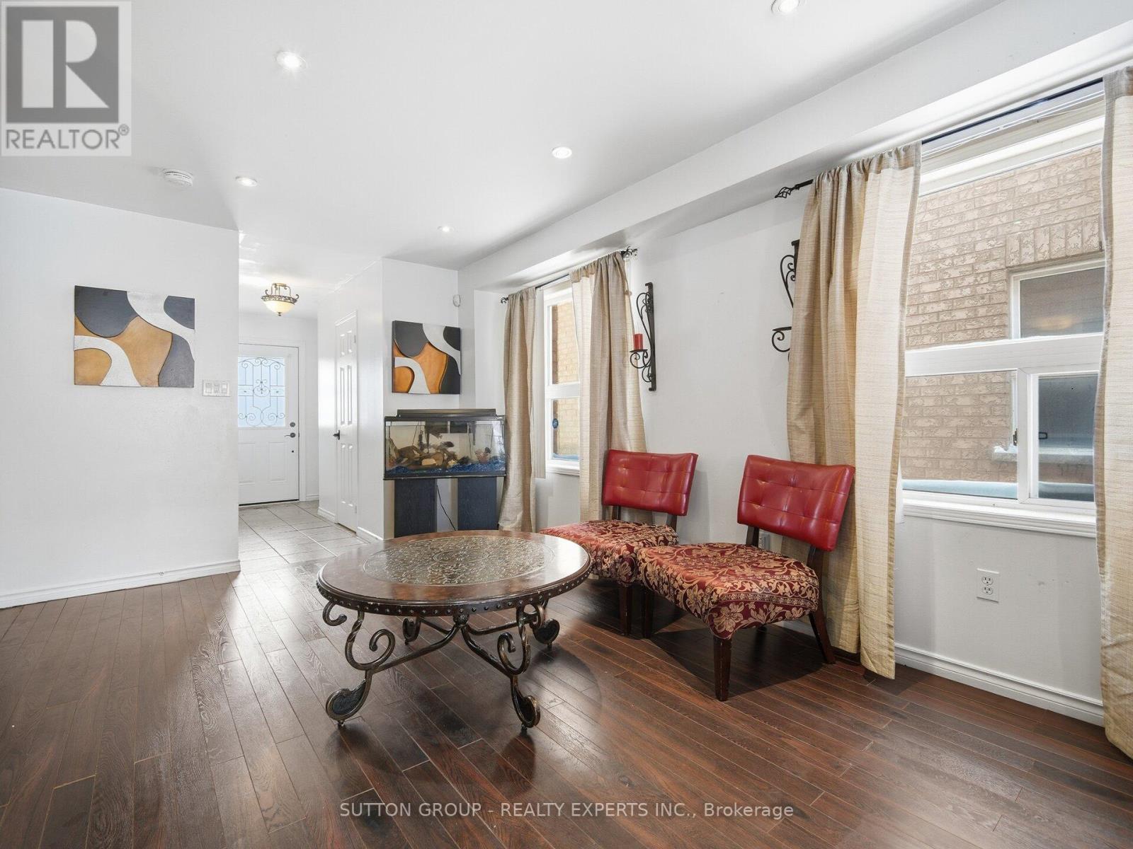 45 Ridgefield Court, Brampton, Ontario  L6P 1B4 - Photo 6 - W12732552