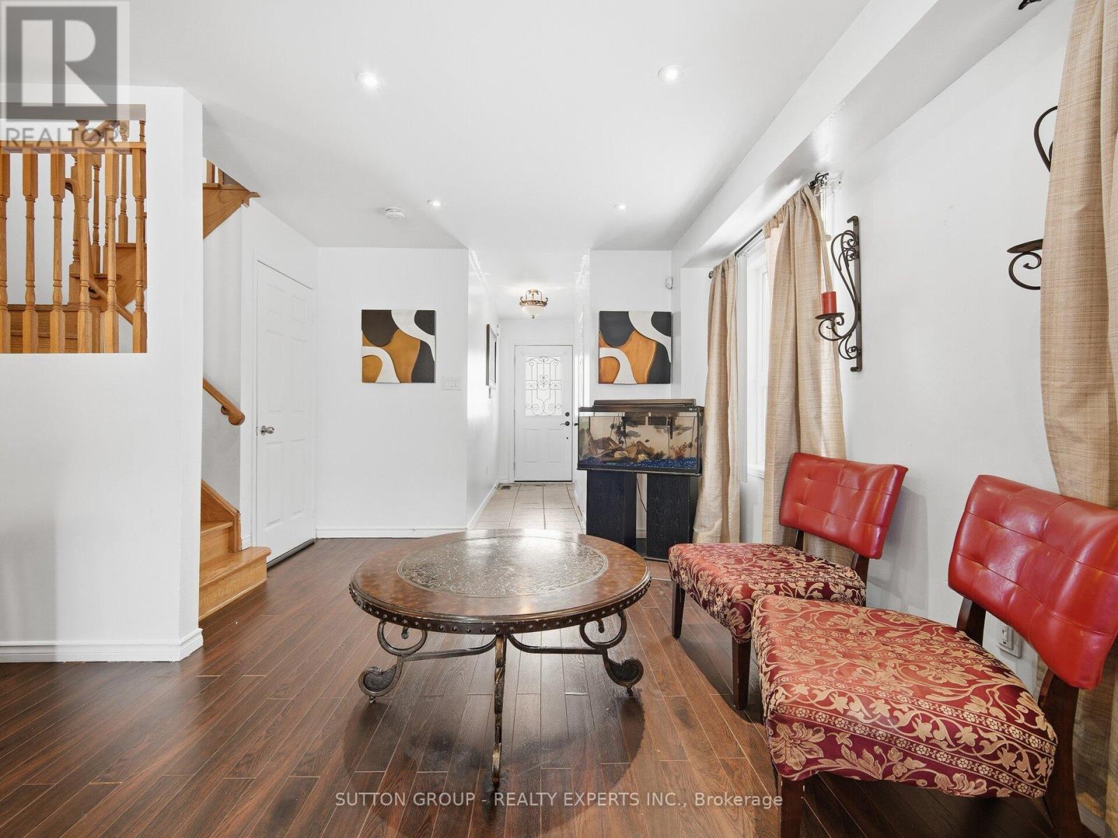 45 Ridgefield Court, Brampton, Ontario  L6P 1B4 - Photo 7 - W12732552