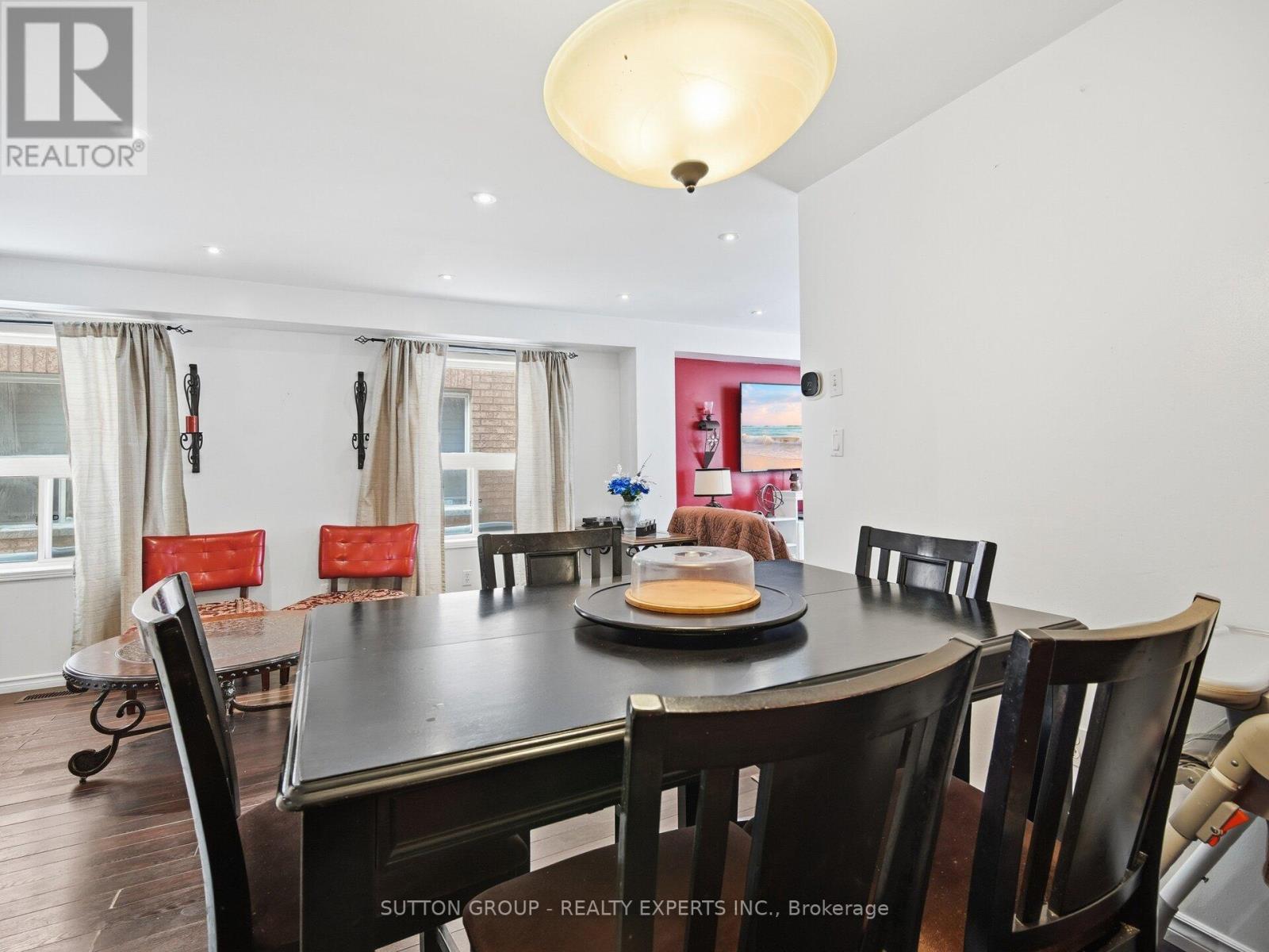 45 Ridgefield Court, Brampton, Ontario  L6P 1B4 - Photo 9 - W12732552