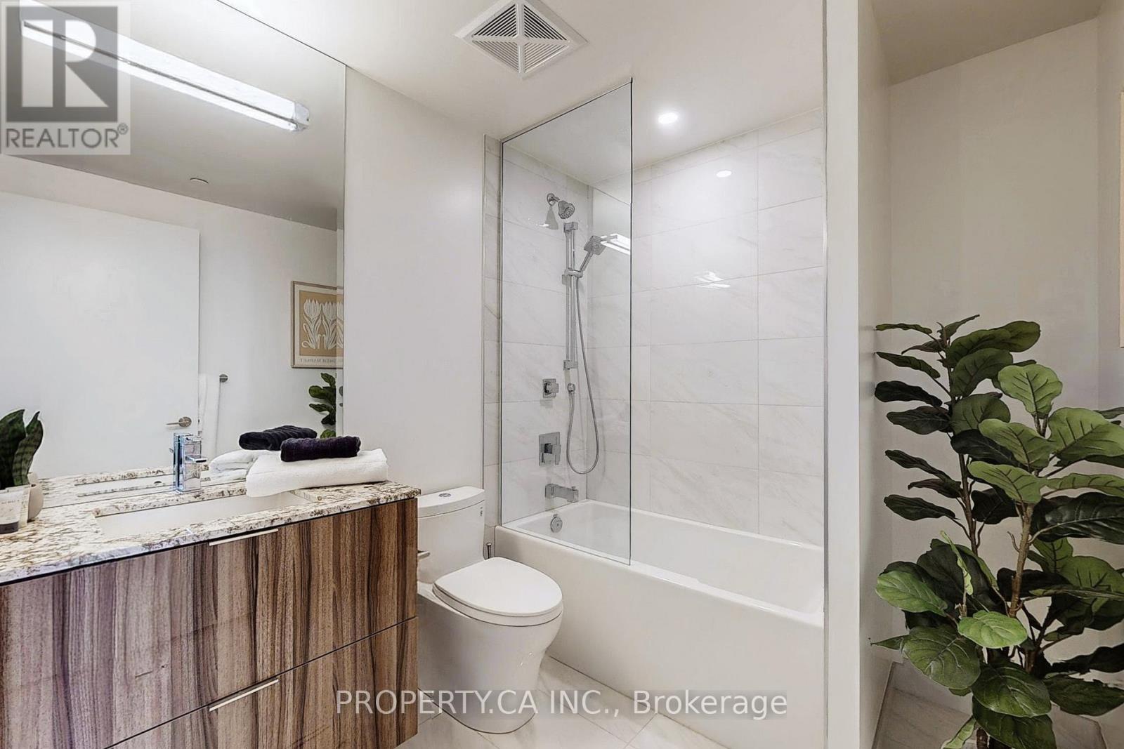 2209 - 15 Queens Quay E, Toronto, Ontario  M5E 0C5 - Photo 9 - C12734938