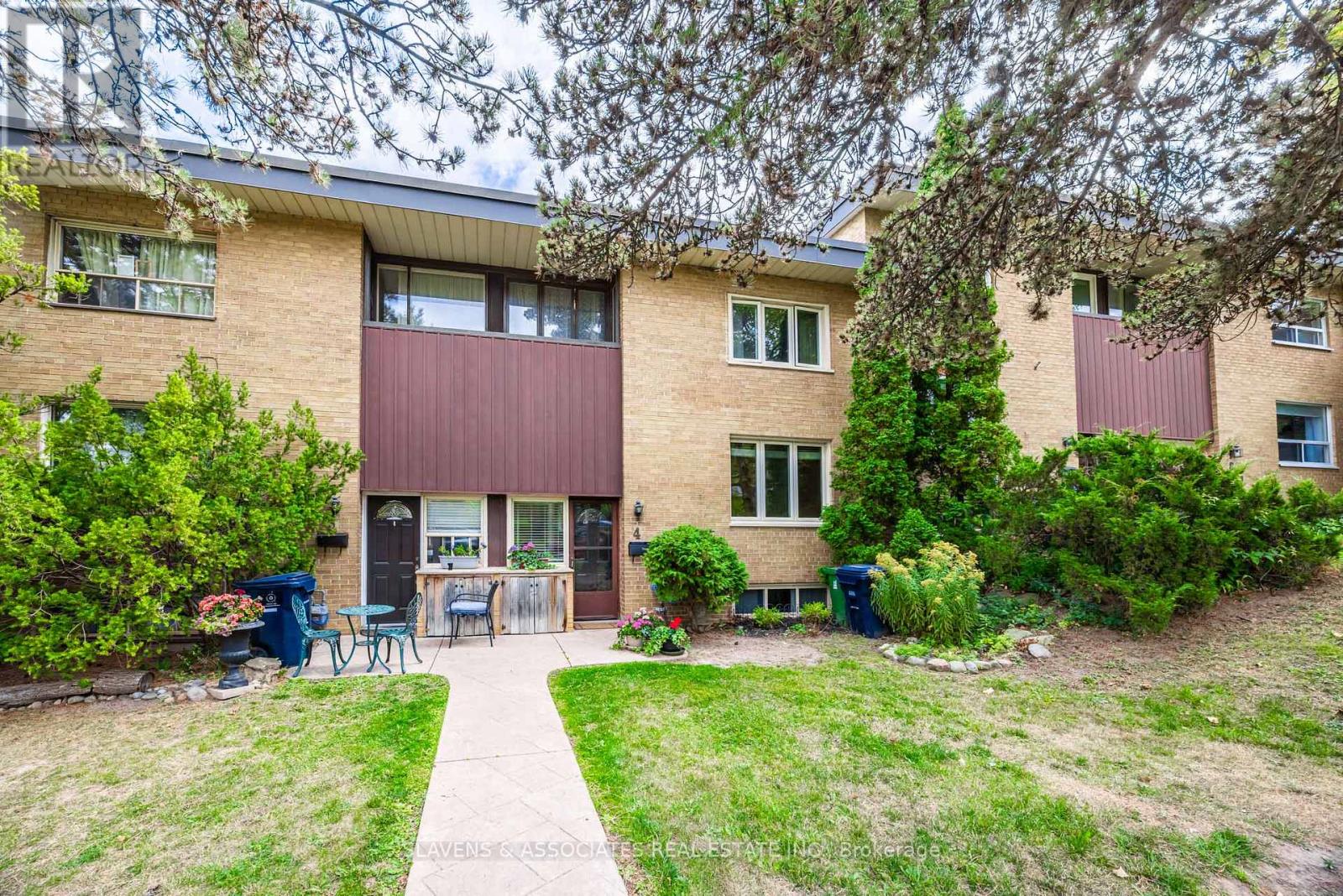 4 BURDOCK LANE, Toronto, Ontario