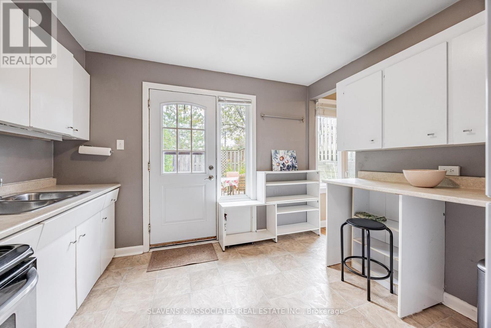 4 Burdock Lane, Toronto, Ontario  M3C 2G5 - Photo 12 - C12738586