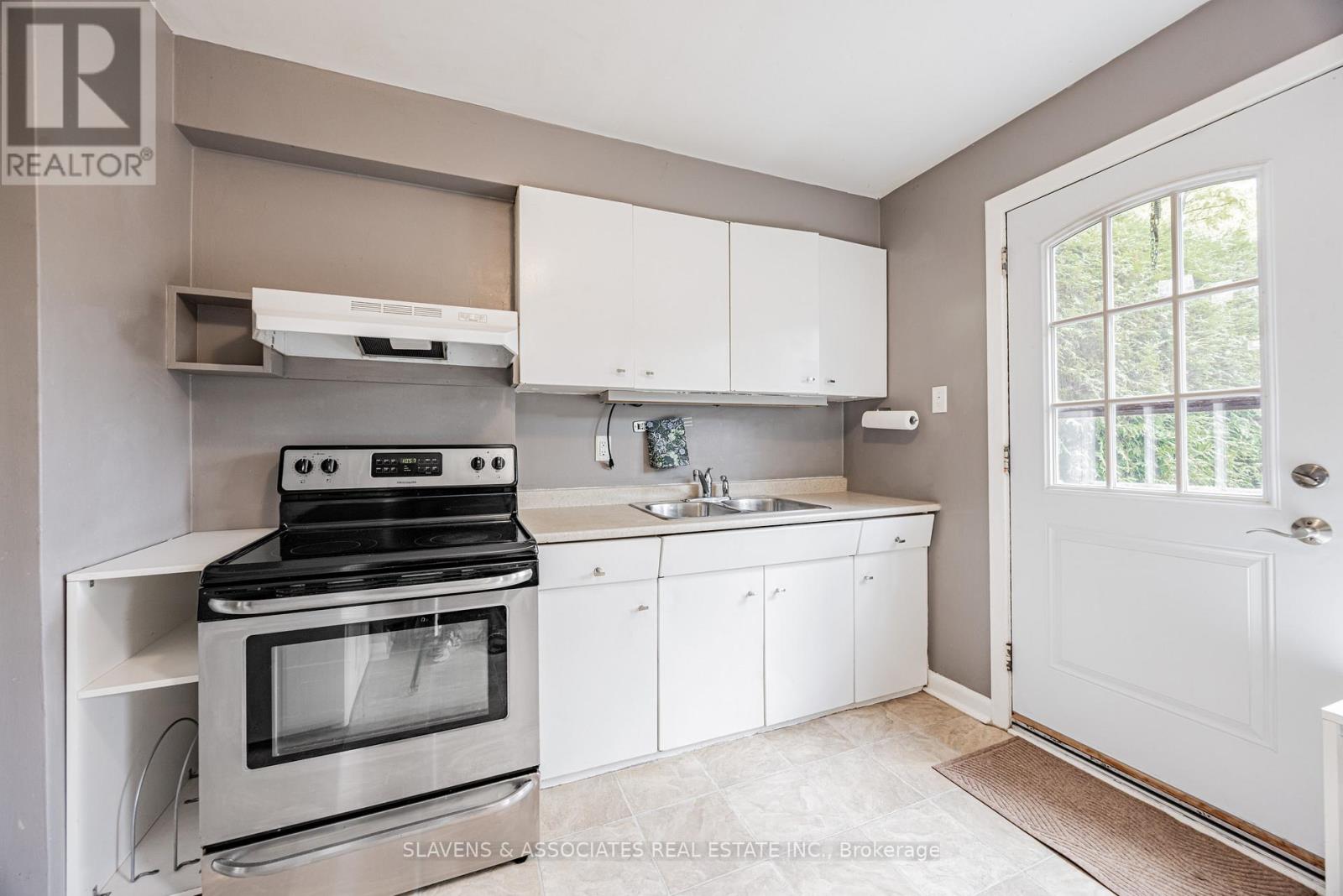 4 Burdock Lane, Toronto, Ontario  M3C 2G5 - Photo 14 - C12738586