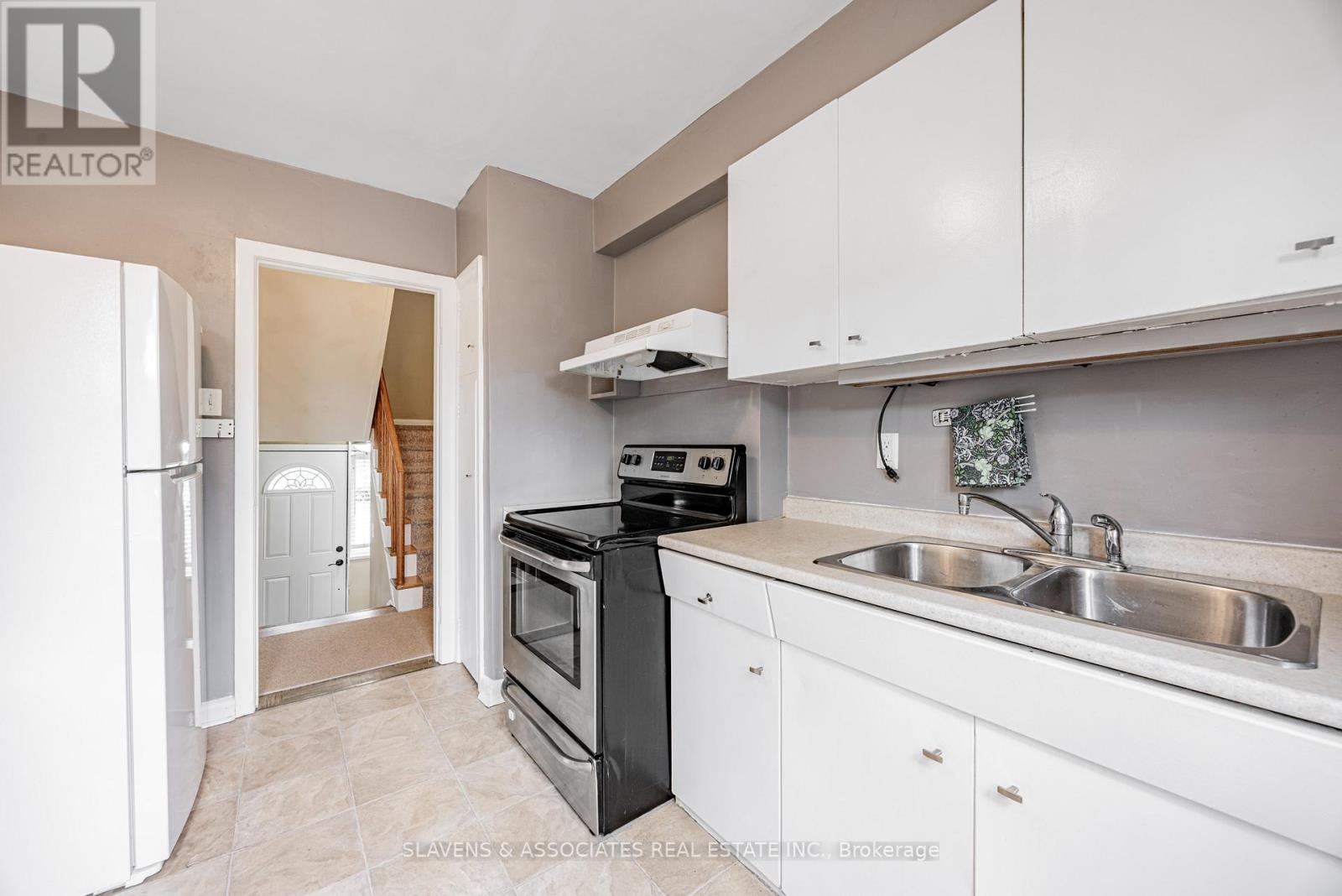 4 Burdock Lane, Toronto, Ontario  M3C 2G5 - Photo 16 - C12738586