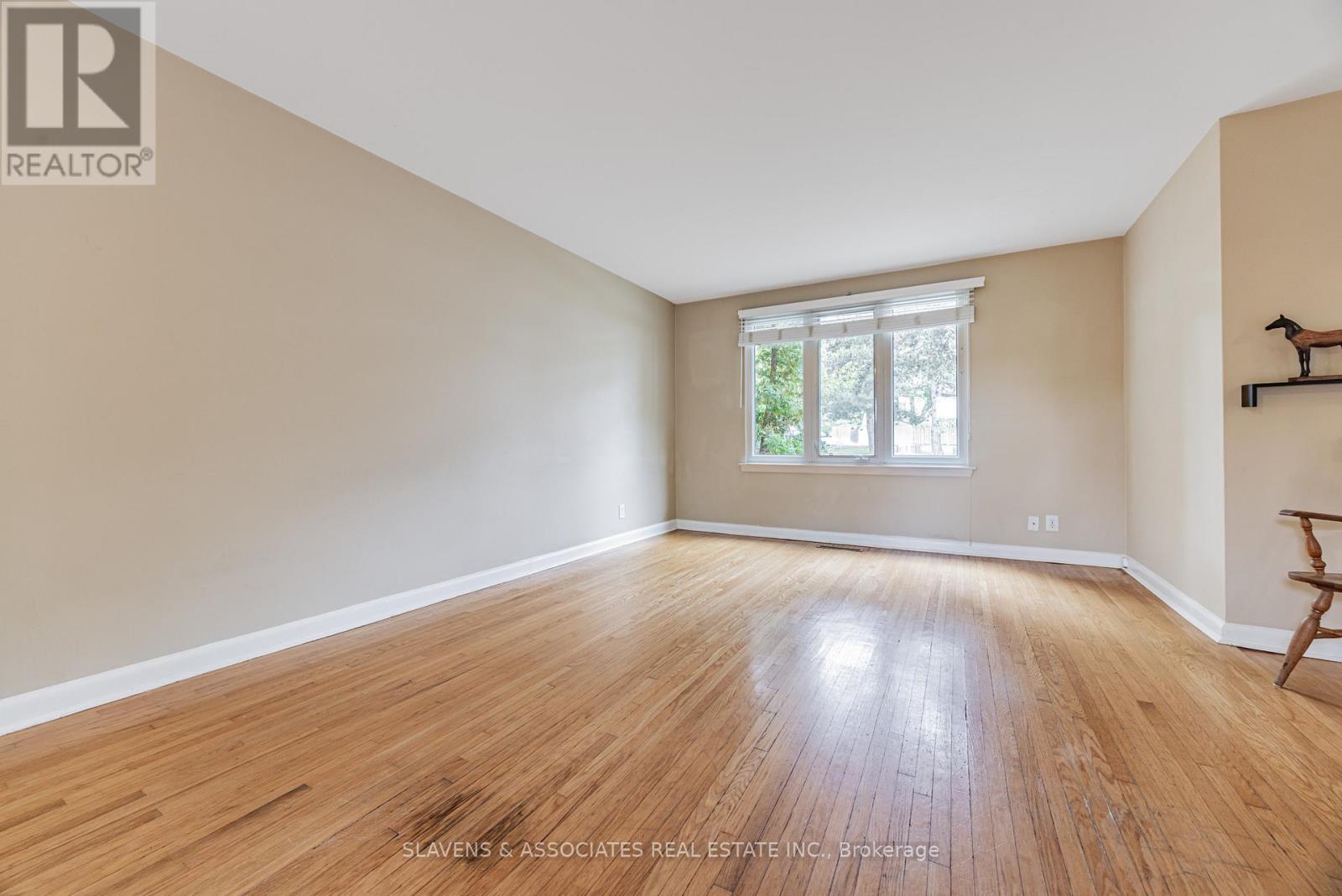 4 Burdock Lane, Toronto, Ontario  M3C 2G5 - Photo 5 - C12738586