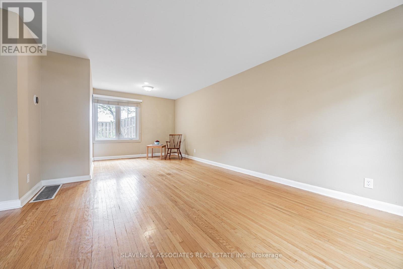 4 Burdock Lane, Toronto, Ontario  M3C 2G5 - Photo 7 - C12738586