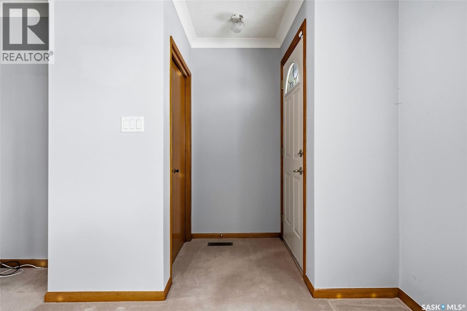 3217 6th Avenue N, Regina, Saskatchewan  S4R 0P7 - Photo 3 - SK027542