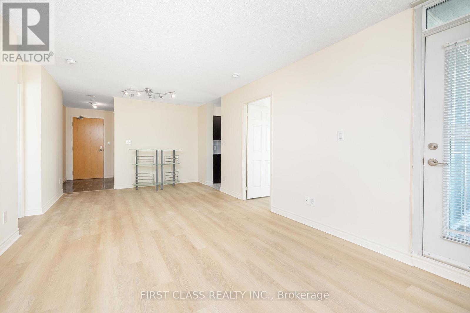 Unknown Address, ,     - Photo 8 - E12738544