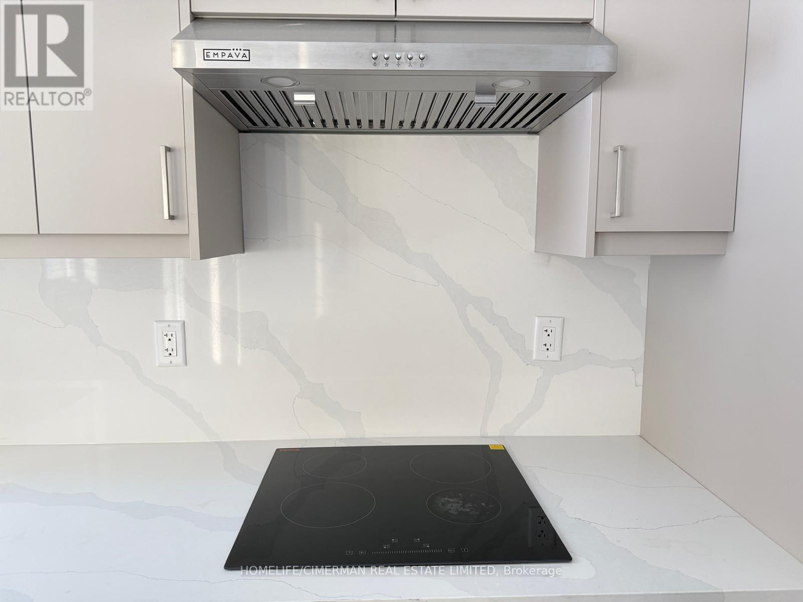 Main Flr - 45 Donnacona Drive, Vaughan, Ontario  L4H 0Y6 - Photo 5 - N12738542