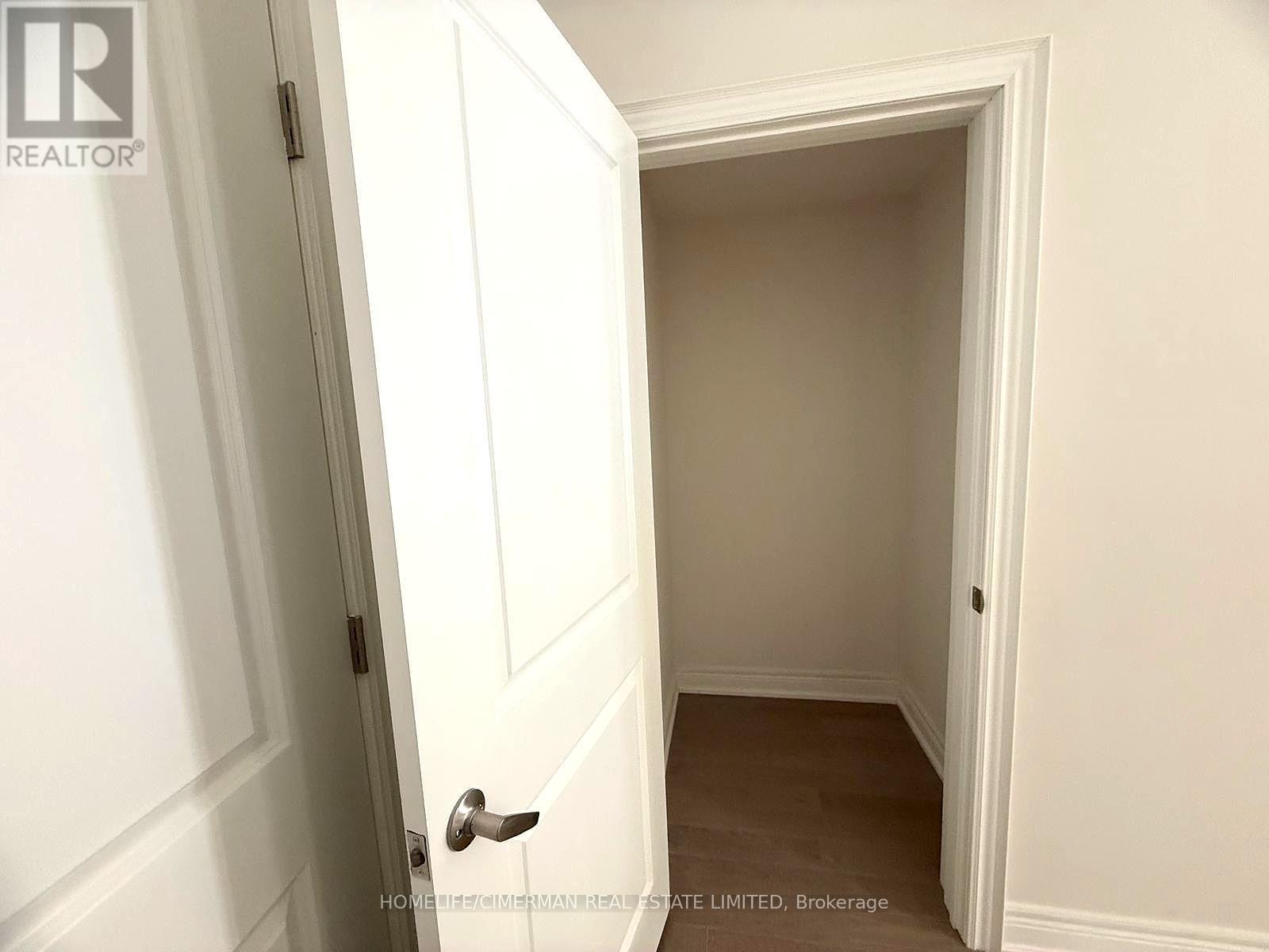 Main Flr - 45 Donnacona Drive, Vaughan, Ontario  L4H 0Y6 - Photo 7 - N12738542