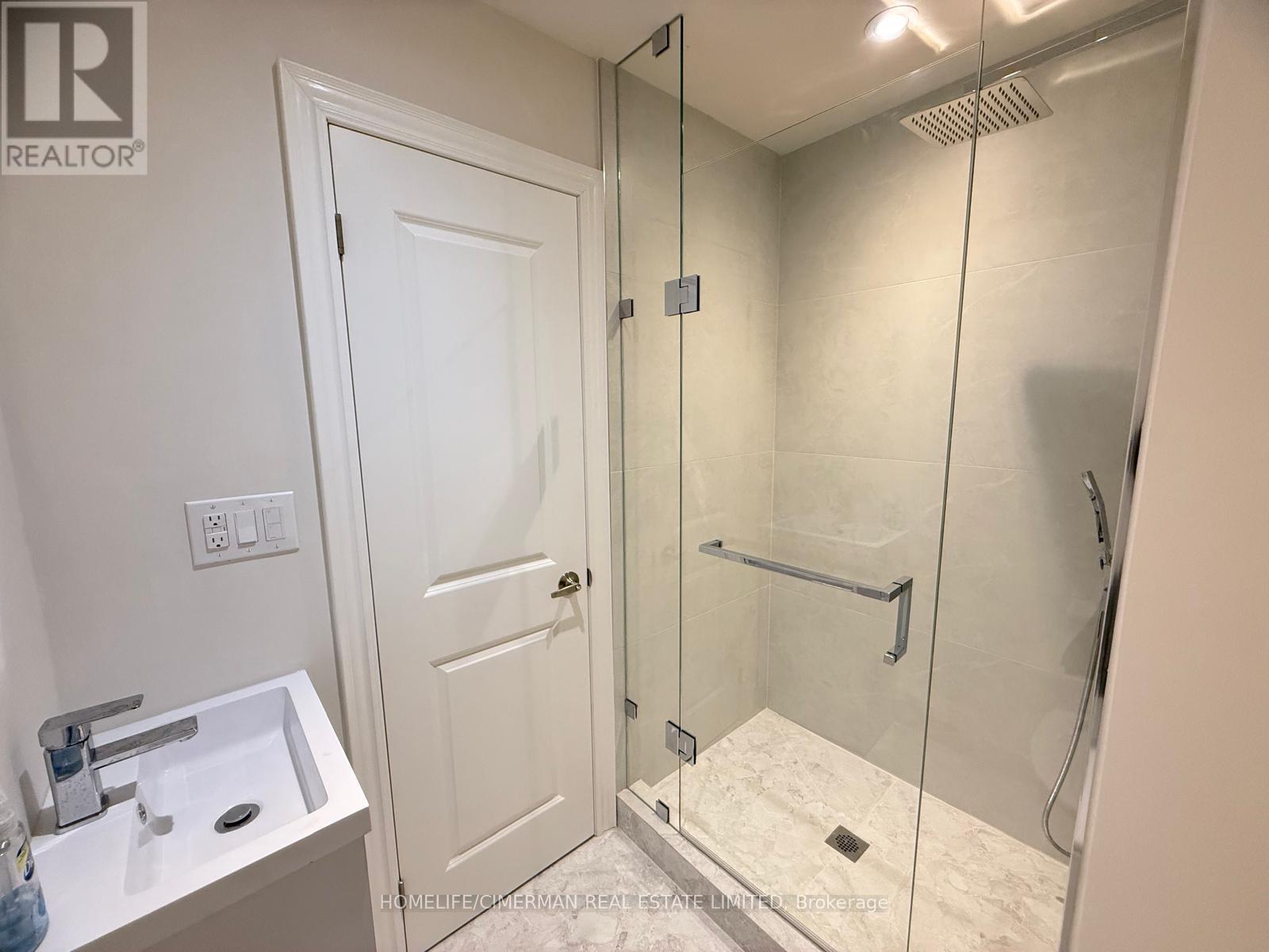 Main Flr - 45 Donnacona Drive, Vaughan, Ontario  L4H 0Y6 - Photo 8 - N12738542