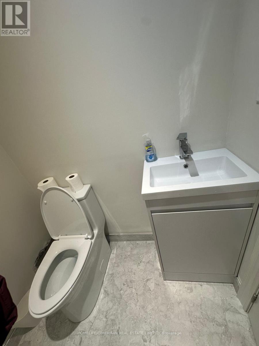 Main Flr - 45 Donnacona Drive, Vaughan, Ontario  L4H 0Y6 - Photo 9 - N12738542