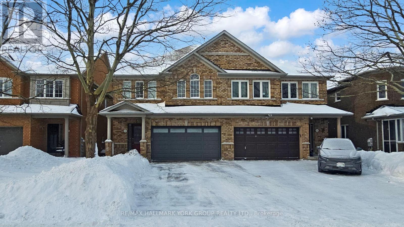 86 Petermann Street, Aurora, Ontario  L4G 7X5 - Photo 3 - N12738566