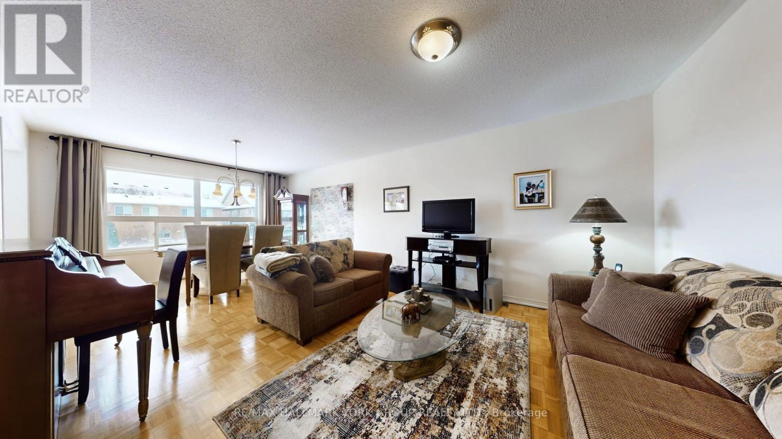 86 Petermann Street, Aurora, Ontario  L4G 7X5 - Photo 5 - N12738566