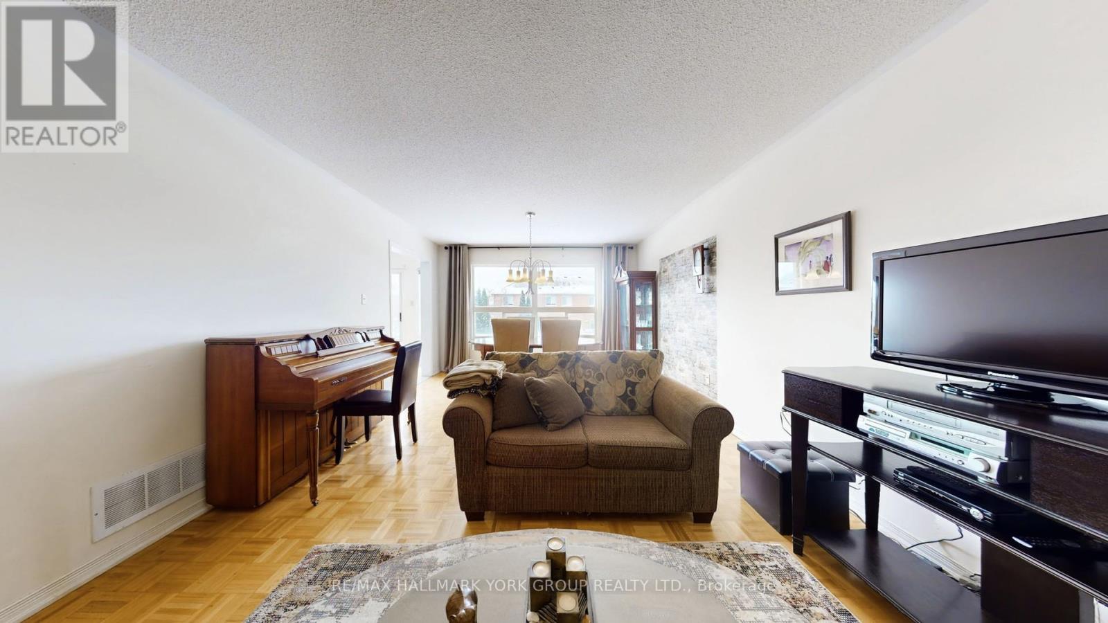 86 Petermann Street, Aurora, Ontario  L4G 7X5 - Photo 7 - N12738566