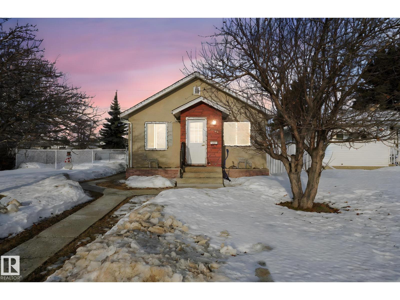 7424 128 Av Nw, Edmonton, Alberta  T5C 1T1 - Photo 2 - E4471222