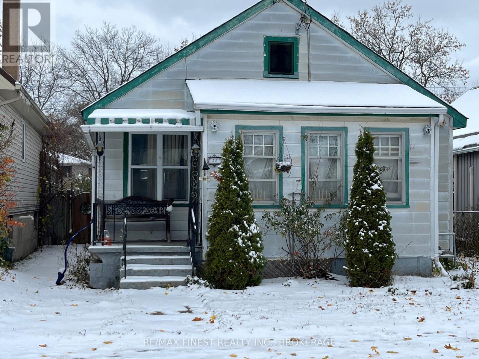 32 Connaught Street, Kingston, Ontario  K7K 4W2 - Photo 1 - X12738632