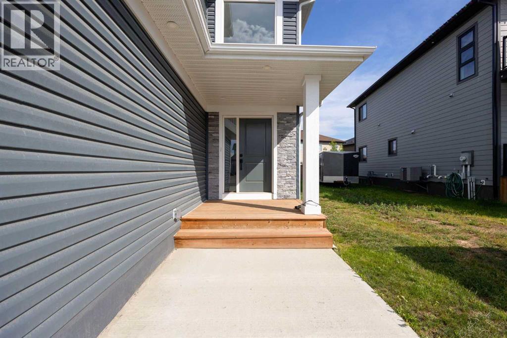 130 Arsenault Cove, Fort Mcmurray, Alberta  T9J 1J7 - Photo 3 - A2267047