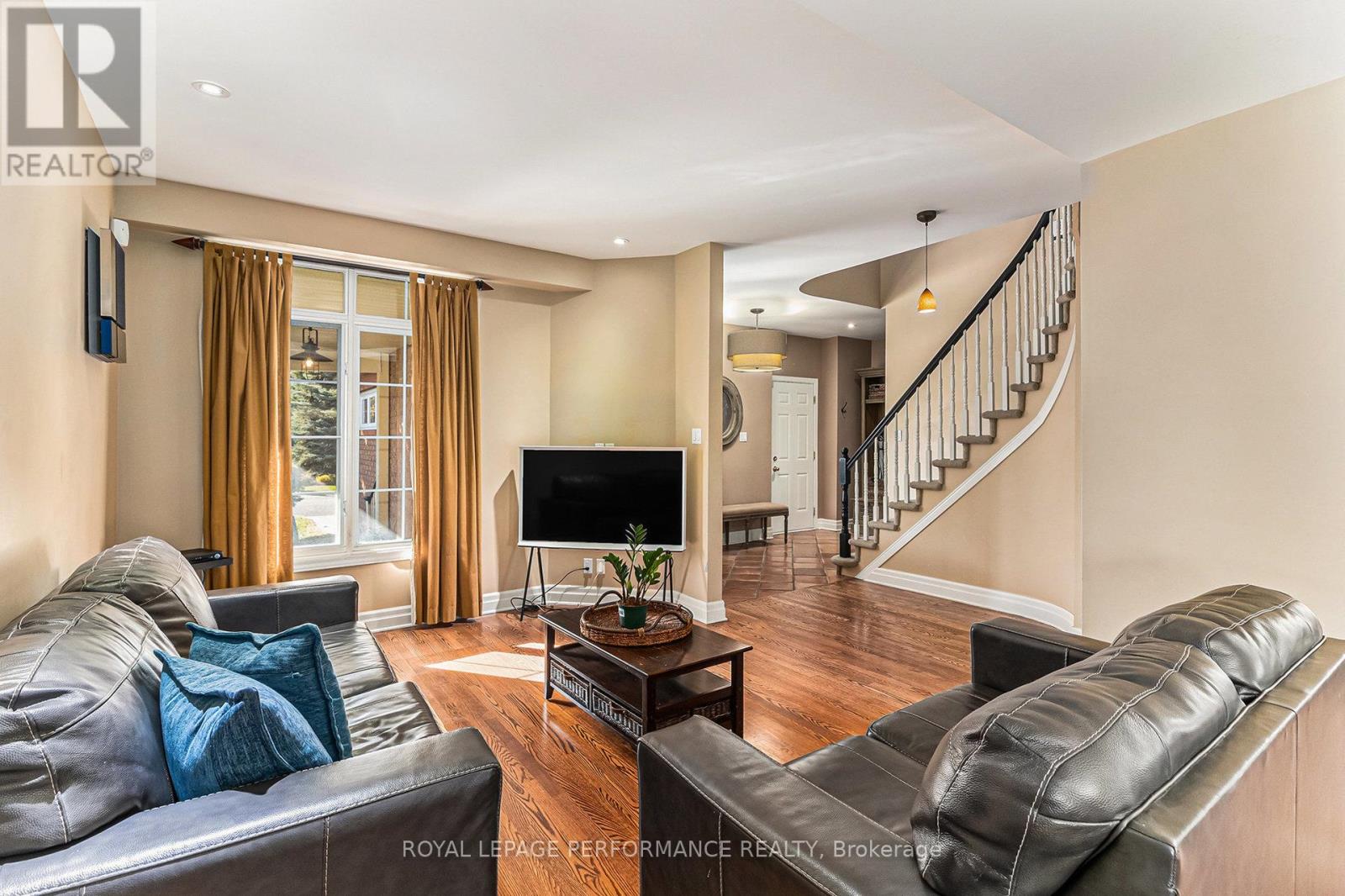 1386 Chicory Place, Ottawa, Ontario  K1J 1E7 - Photo 4 - X12738736