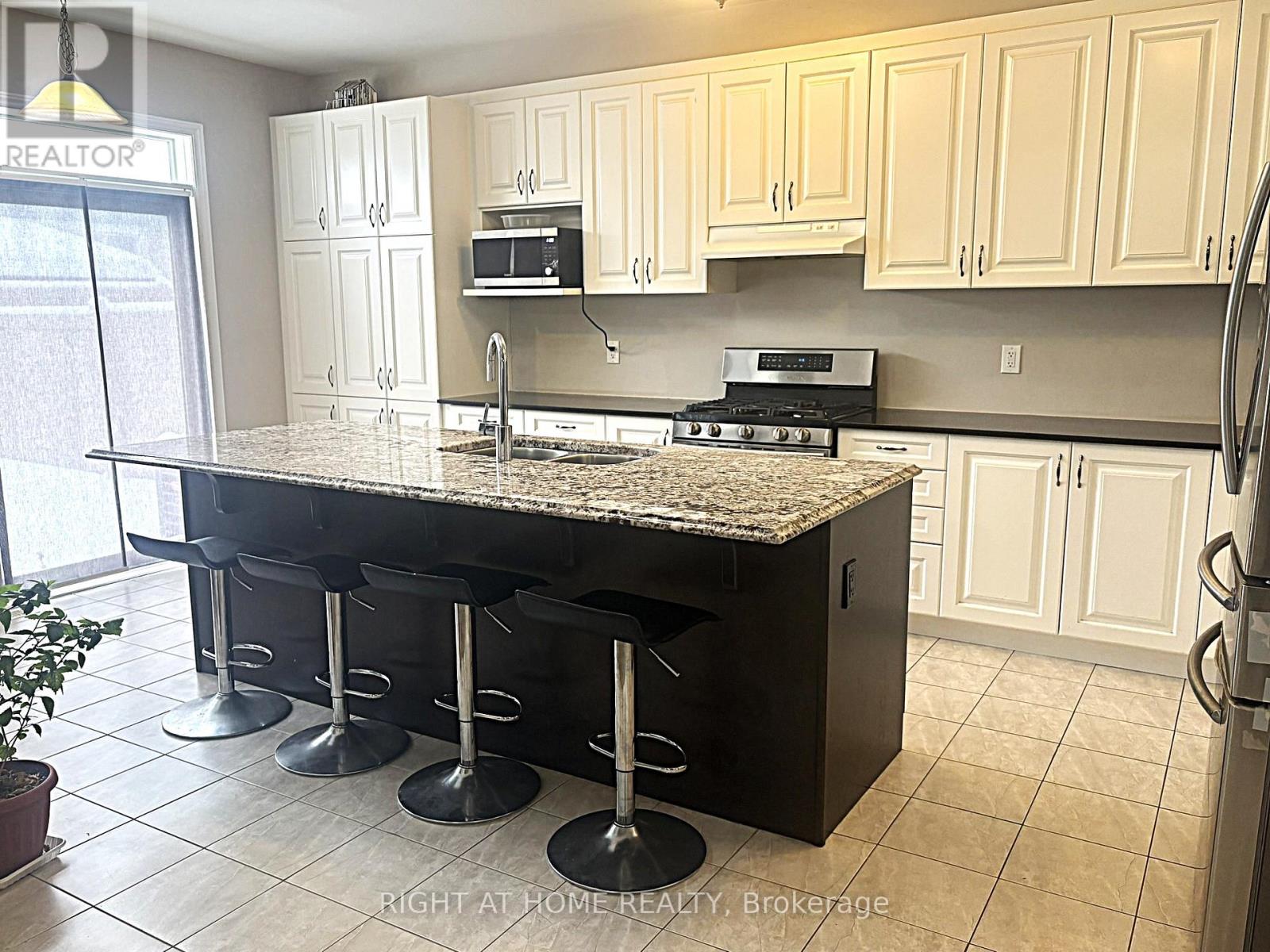 713 Devario Crescent, Ottawa, Ontario  K2J 6H3 - Photo 12 - X12738870