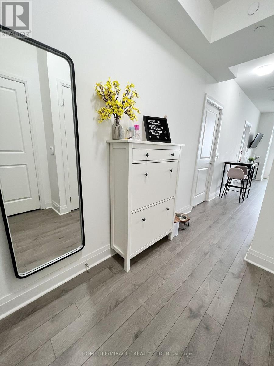 2004 - 17 Zorra Street, Toronto, Ontario  M9Z 4Z6 - Photo 2 - W12738572