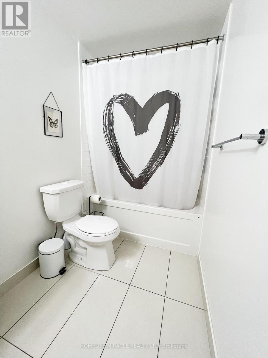 2004 - 17 Zorra Street, Toronto, Ontario  M9Z 4Z6 - Photo 3 - W12738572