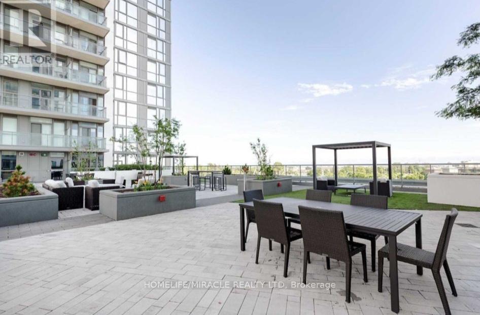 2004 - 17 Zorra Street, Toronto, Ontario  M9Z 4Z6 - Photo 5 - W12738572