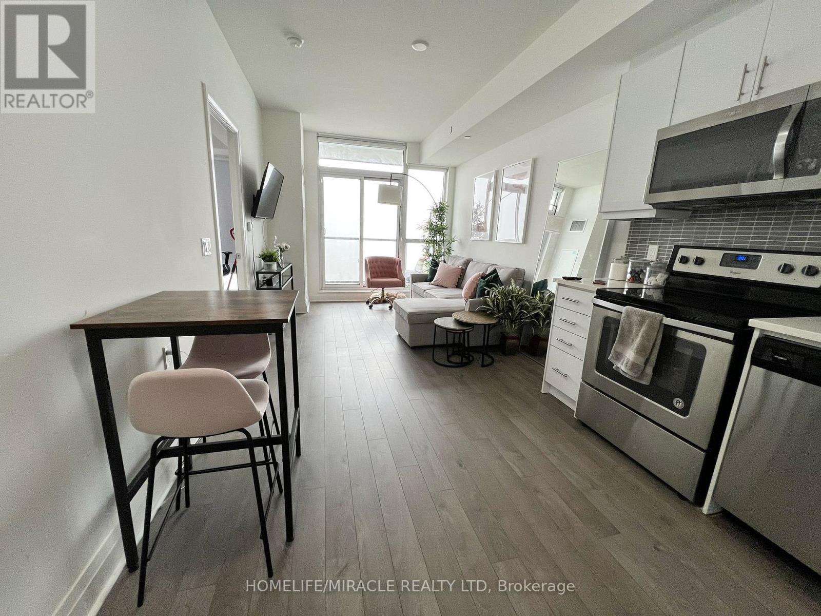 2004 - 17 Zorra Street, Toronto, Ontario  M9Z 4Z6 - Photo 9 - W12738572