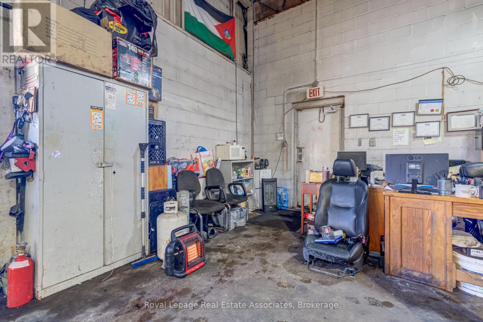 Unit 4 - 5890 Dixie Road, Mississauga, Ontario  L4W 1E9 - Photo 11 - W12738580