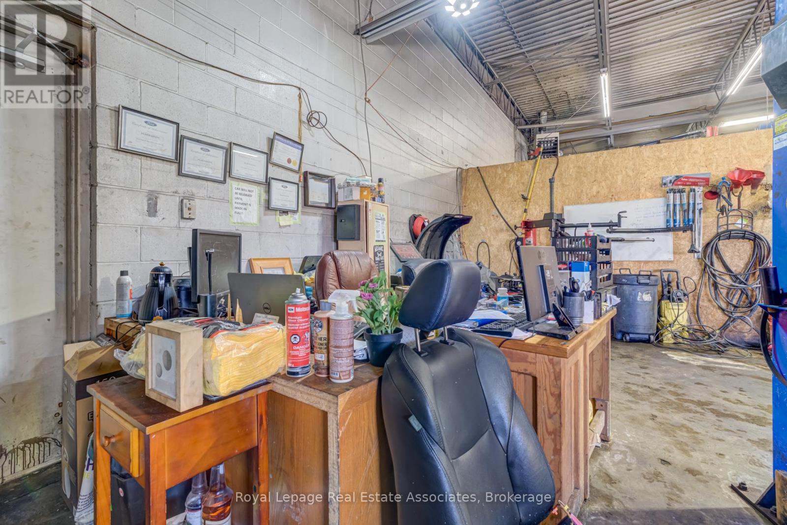 Unit 4 - 5890 Dixie Road, Mississauga, Ontario  L4W 1E9 - Photo 13 - W12738580