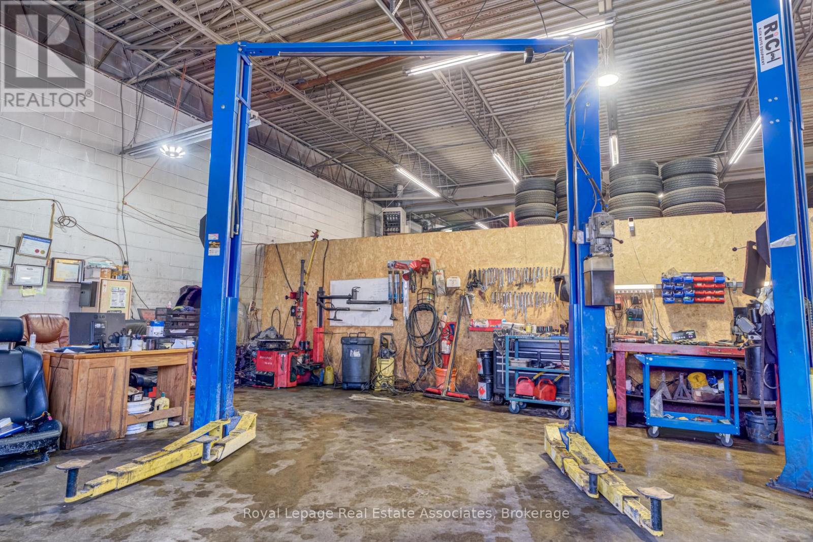 Unit 4 - 5890 Dixie Road, Mississauga, Ontario  L4W 1E9 - Photo 15 - W12738580