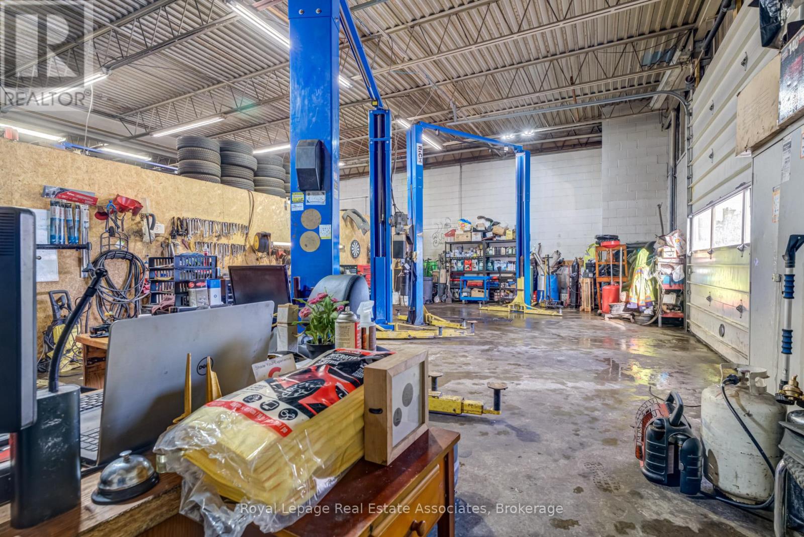 Unit 4 - 5890 Dixie Road, Mississauga, Ontario  L4W 1E9 - Photo 5 - W12738580