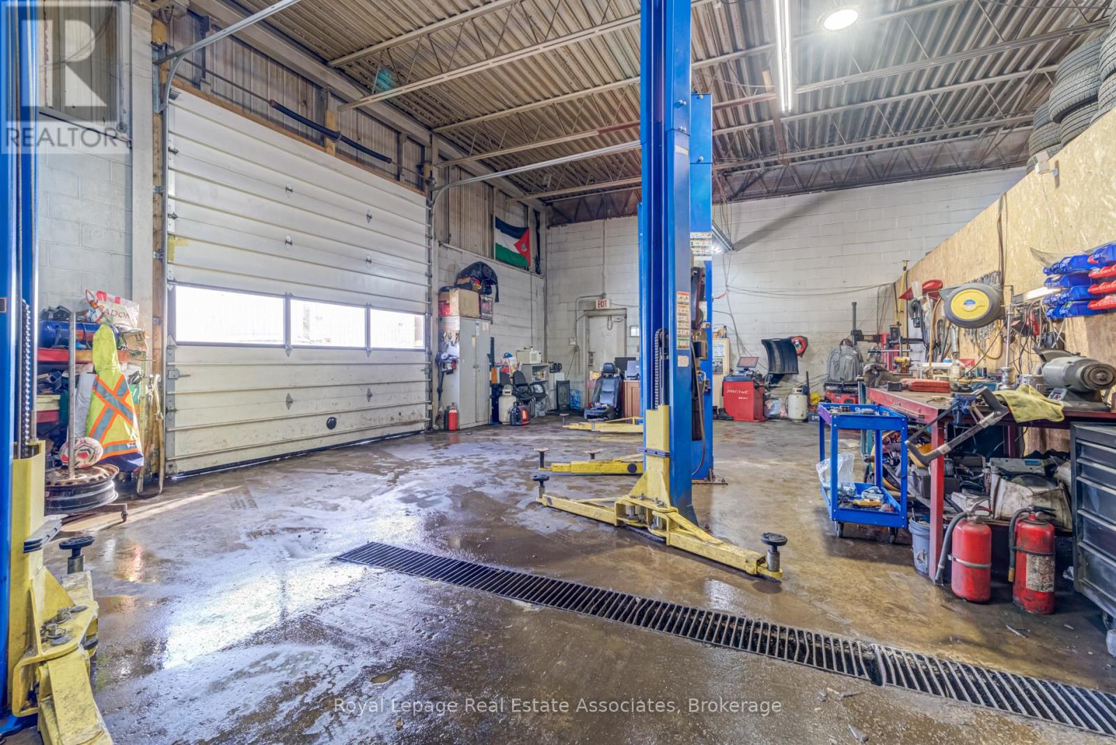 Unit 4 - 5890 Dixie Road, Mississauga, Ontario  L4W 1E9 - Photo 6 - W12738580