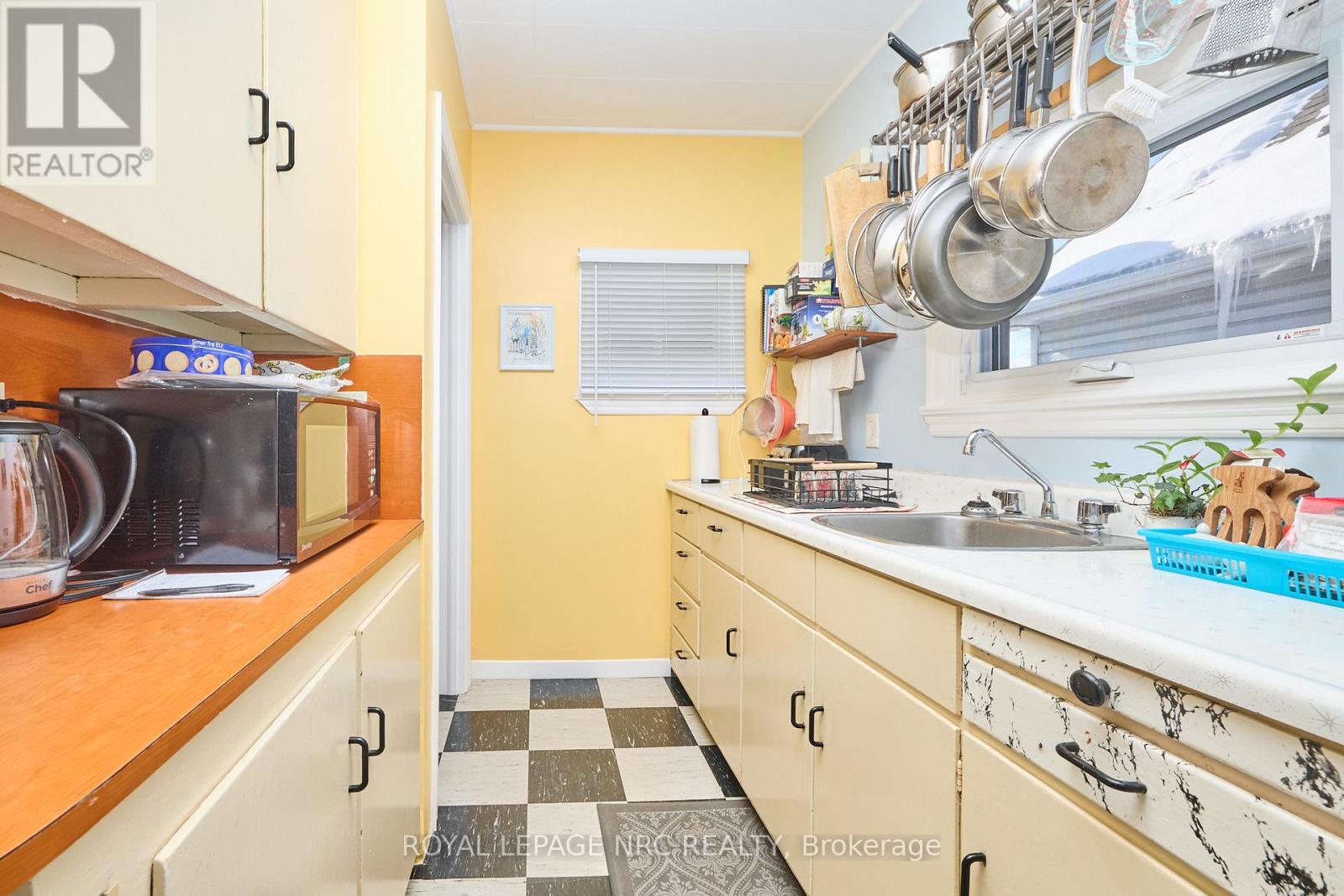 218 Carlton Street, St. Catharines, Ontario  L2R 1S7 - Photo 10 - X12738636