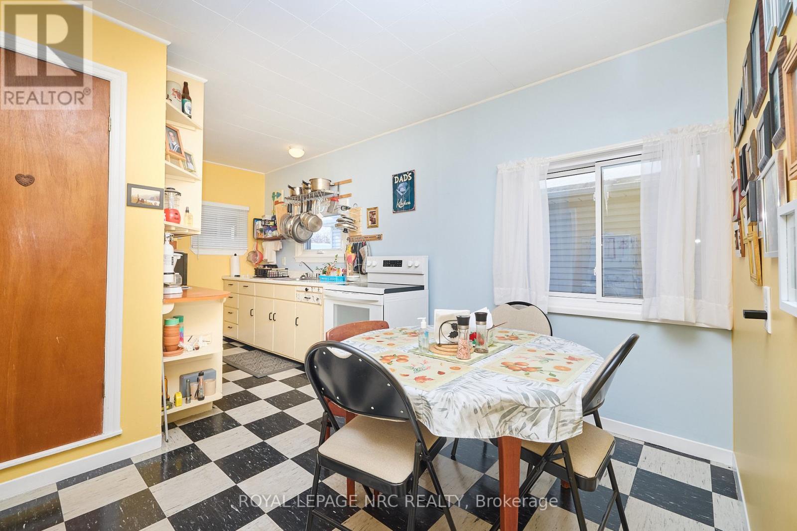 218 Carlton Street, St. Catharines, Ontario  L2R 1S7 - Photo 11 - X12738636