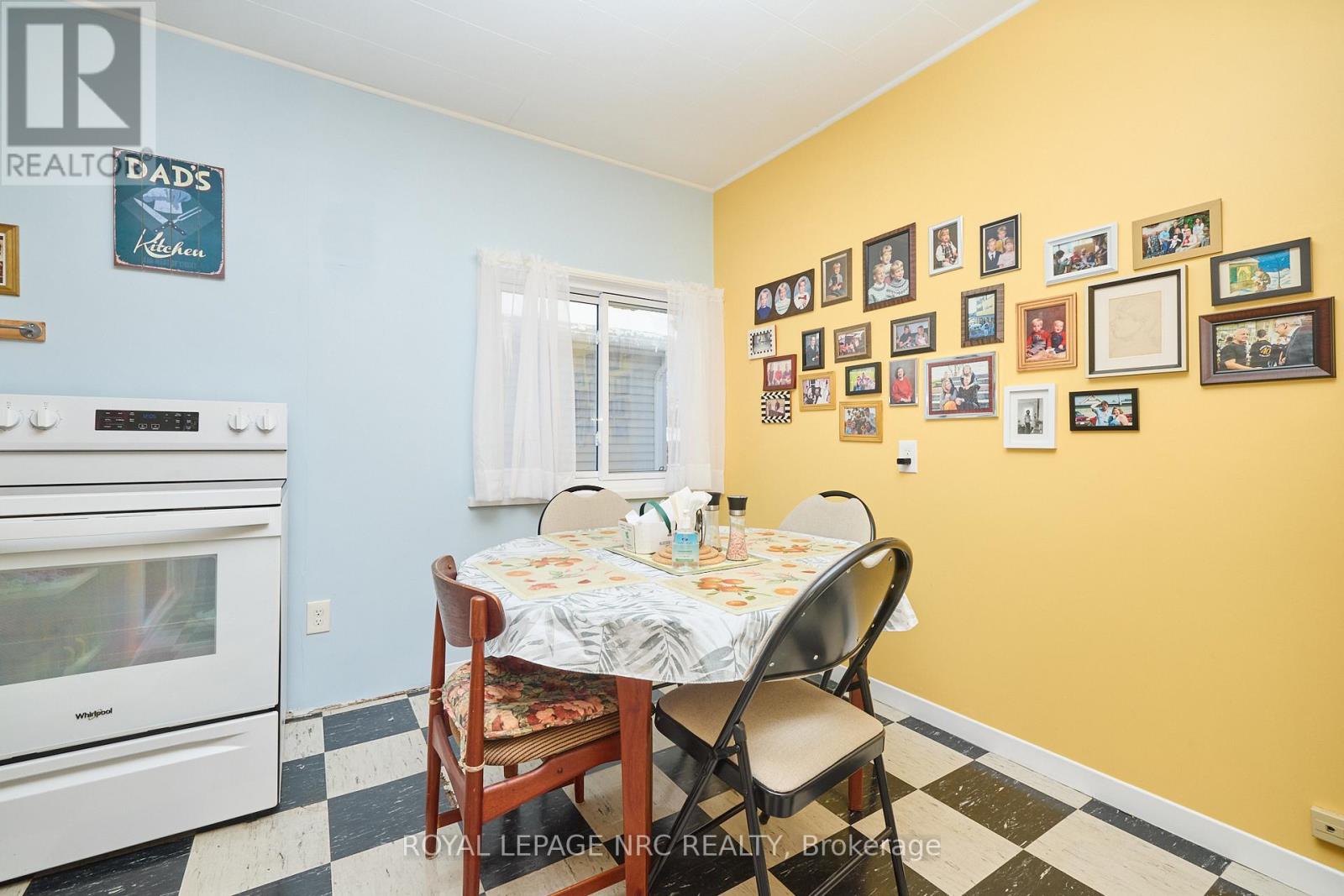 218 Carlton Street, St. Catharines, Ontario  L2R 1S7 - Photo 12 - X12738636