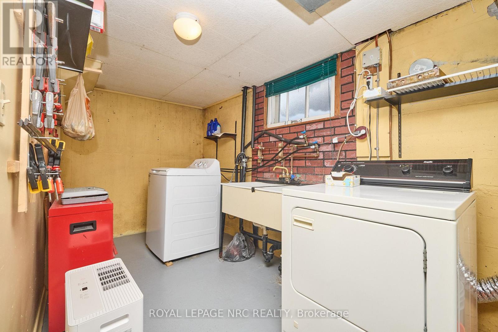 218 Carlton Street, St. Catharines, Ontario  L2R 1S7 - Photo 25 - X12738636